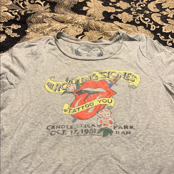 gap rolling stones t shirt